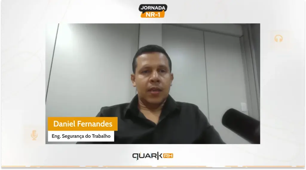 Imagem de Daniel Fernandes, engenheiro de Segurança do Trabalho, participando de webinar sobre saúde mental como aspecto de segurança no trabalho