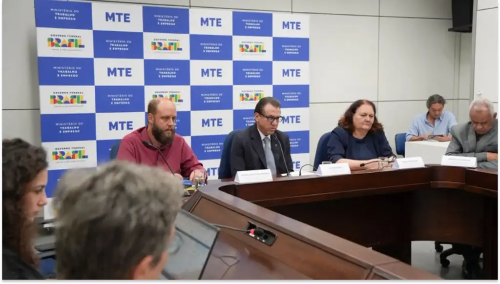 Reunião com representantes do Ministério do Trabalho e Educação no Brasil, tratando de assuntos relacionados à política de educação e trabalho e empregos formais