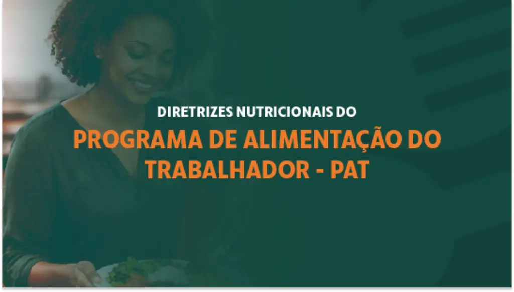 Mulher sorridente em ambiente interno, com folhagem e alimento na mão, sobre fundo verde com texto “DIRETRIZES NUTRICIONAIS DO PROGRAMA DE ALIMENTAÇÃO DO TRABALHADOR - PAT”.
