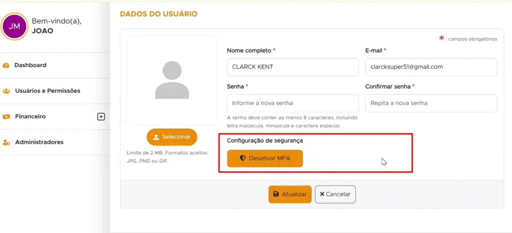 Tela de cadastro/atualização de dados do usuário em sistema administrativo, com formulário de nome, e-mail e senha e destaque para a seção “Configuração de segurança” com botão para desativar o MFA. Mais controle para sua operação.