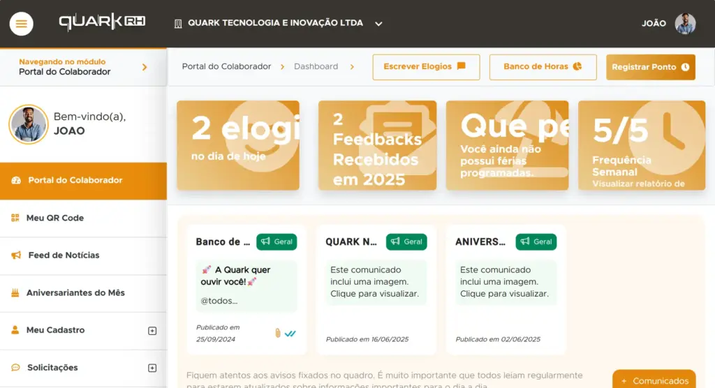 Painel de controle de ponto eletrônico Quark RKHR com portal do colaborador, dashboard e cartões de informações como banco de horas, registros de ponto e avisos. Interface em português. QuarkRH, um dos melhores sistemas de controle de ponto do mercado.
