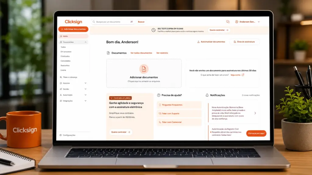 melhores softwares de assinatura eletrônica: Tela de um notebook exibindo o software Clicksign com painel de automação de documentos e área de assinaturas eletrônicas, com opções de configurações e notificações.