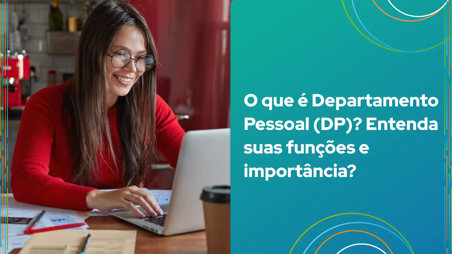 Mulher sentada em uma mesa usando um laptop, sorrindo. O texto ao lado pergunta sobre o Departamento Pessoal, suas funções e importância.