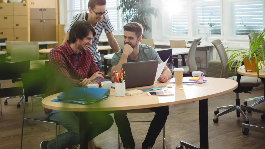 Descubra como promover um ambiente de trabalho saudável e estratégico. Descubra o papel do RH nessa construção.